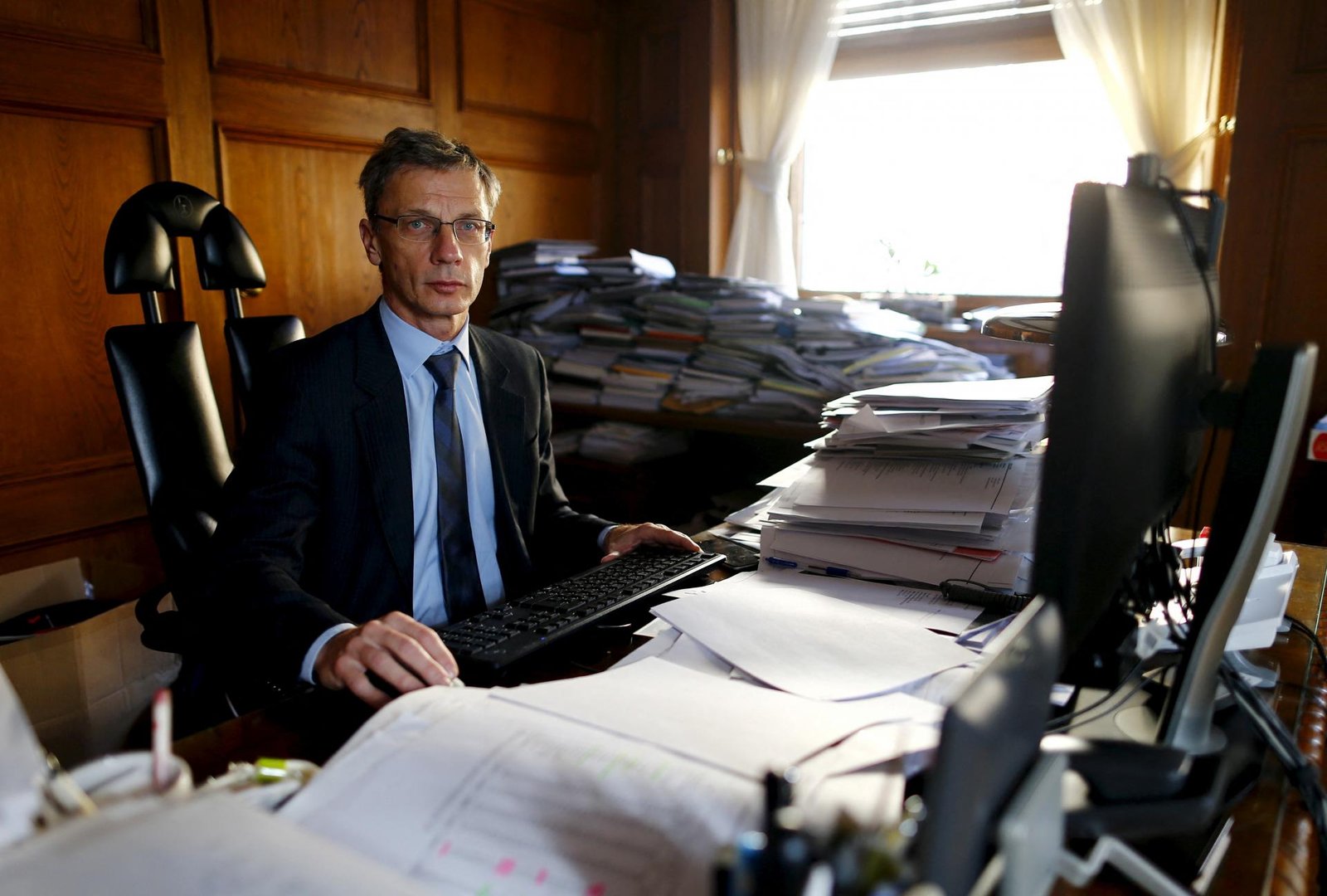 ECB by úroky mala znížiť iba vtedy, ak inflácia trvale smeruje nadol, tvrdí člen Rady guvernérov ECB