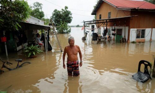 Počet obetí záplav v Thajsku vzrástol na 80, v susednej Malajzii zomreli dvaja ľudia Počet obetí záplav v Thajsku vzrástol na 80, v susednej Malajzii zomreli dvaja ľudia