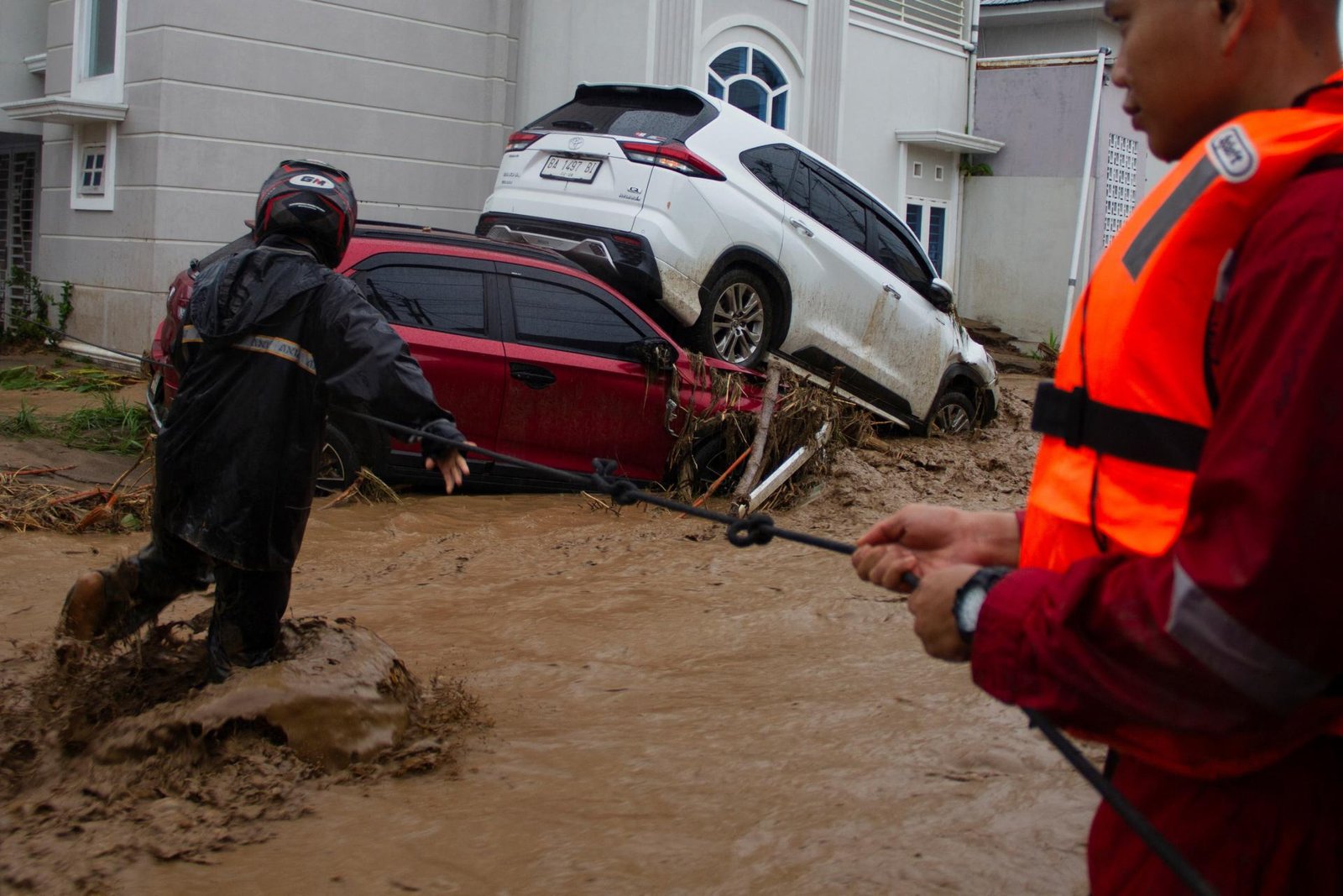 Po bleskových povodniach v Indonézii hlásia 49 obetí Po bleskových povodniach v Indonézii hlásia 49 obetí