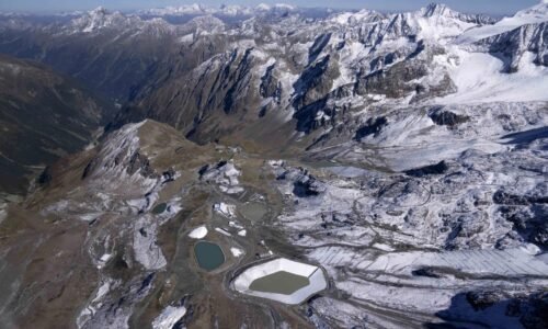 V Rakúsku sa strhla veľká lavína, zasiahla aj zjazdovku. Záchranári pátrajú po preživších V Rakúsku sa strhla veľká lavína, zasiahla aj zjazdovku. Záchranári pátrajú po preživších