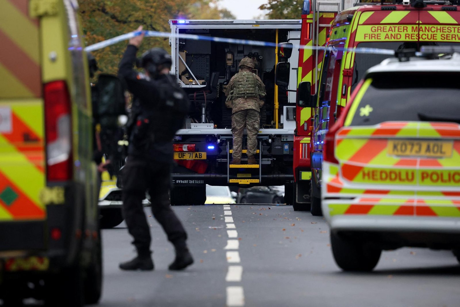 Britská polícia zadržala na letisku muža podozrivého z terorizmu. Spájajú ho s útokom na synagógu