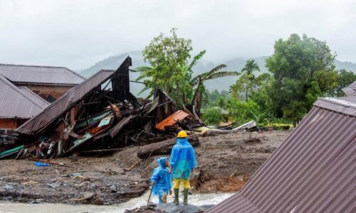 Vodu mali ľudia až po pás. Záplavy si v Indonézii vyžiadali už 174 životov