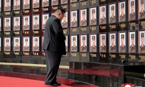 Odpáľ sa, budeš žiť večne, radia v KĽDR vojakom nasadeným proti Ukrajine