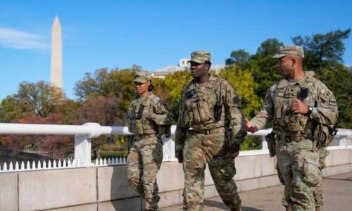 Střelba u Bílého domu: Útočníci zasáhli členy Národní gardy. Spekuluje se o smrtelném zranění Střelba u Bílého domu: Útočníci zasáhli členy Národní gardy. Spekuluje se o smrtelném zranění