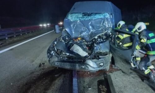 Těžká srážka nákladních aut na dálnici D3 u Českých Budějovic. Na místě zasahuje vrtulník