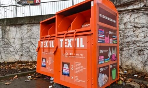 Kontejner na textil způsobil smrt mladíka ve Strakonicích. Tělo museli vyprostit hasiči Kontejner na textil způsobil smrt mladíka ve Strakonicích. Tělo museli vyprostit hasiči