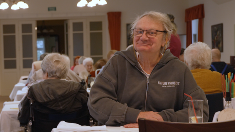První slova a snímky režiséra Jiřího Adamce ze sanatoria, kde se léčí s vážnou nemocí První slova a snímky režiséra Jiřího Adamce ze sanatoria, kde se léčí s vážnou nemocí