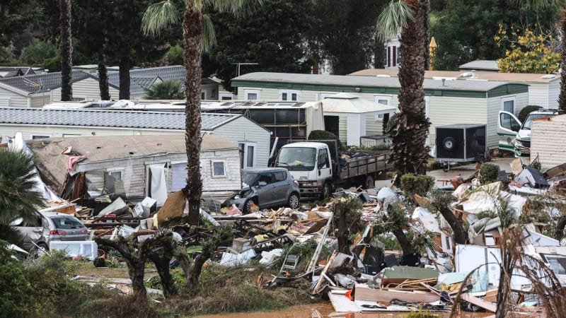 Bouře Claudia udeřila v Evropě: Údajné tornádo zasáhlo kemp, zemřel člověk. Podívejte na video