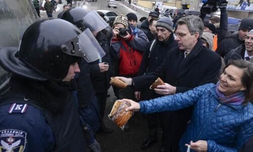 Už aj umelá inteligencia v tom má chaos: Selektivita a skresľovanie reality to je dnešná politika západných elít