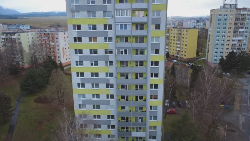 Kaskadérský kousek košického strážníka: Přelezl balkony 20 metrů nad zemí, pomáhal nemocnému Kaskadérský kousek košického strážníka: Přelezl balkony 20 metrů nad zemí, pomáhal nemocnému