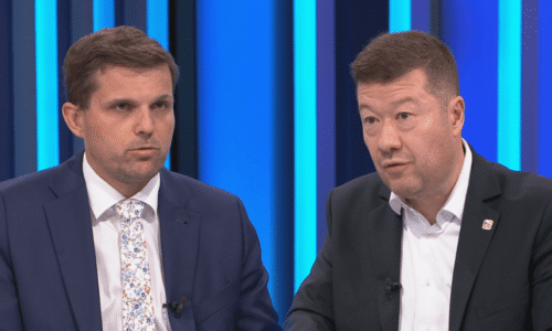 Dusno ve Sněmovně: Nic nekomentujte, vyjel Hladík na Okamuru. Vytočila ho tajemná poznámka Dusno ve Sněmovně: Nic nekomentujte, vyjel Hladík na Okamuru. Vytočila ho tajemná poznámka