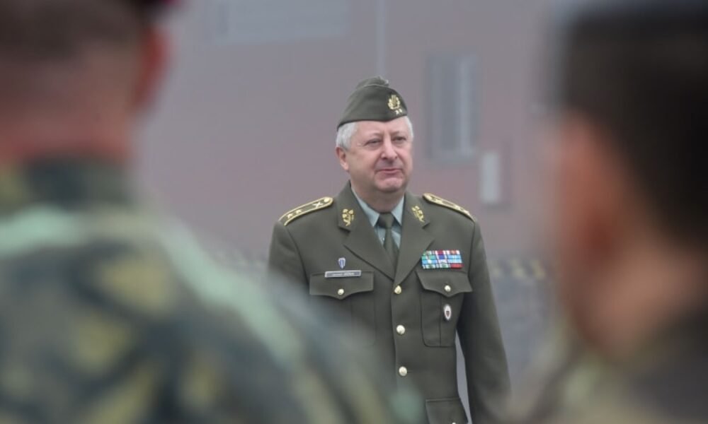 Trpký konec v armádě a protiváha Pavlovi. Kdo je kandidát na ministra obrany Zůna?