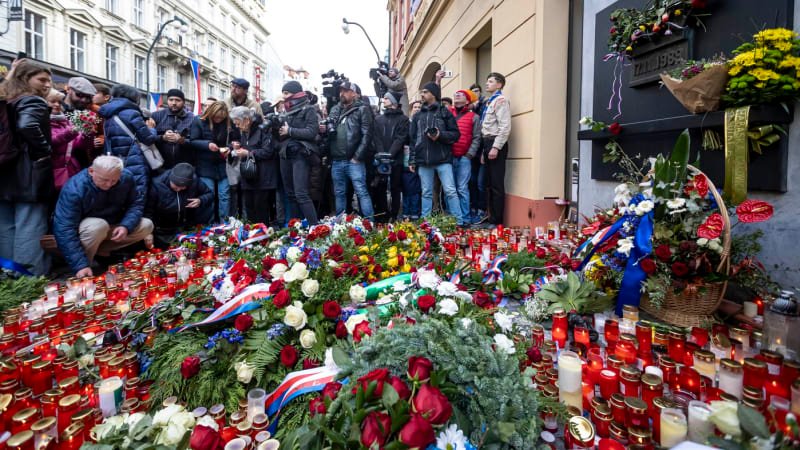 Česko si připomene výročí sametové revoluce. Chystají se protesty i pietní akce Česko si připomene výročí sametové revoluce. Chystají se protesty i pietní akce