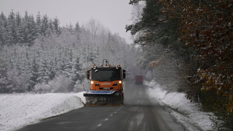 VÝSTRAHA: Česko čeká větší sněhová nadílka. Meteorologové řekli, kde hrozí problémy