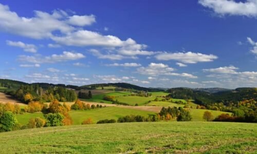 RADAR: Pestré počasí rozdělí Česko. Teploty se budou pohybovat od 4 do 20 stupňů