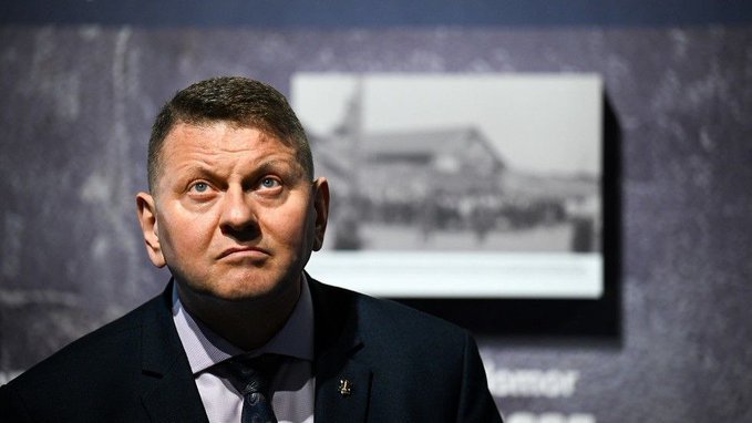 Zalužnyj sa vynára na scéne: “Ukrajina môže uzavrieť mier s Ruskom aj bez “úplného víťazstva” nad ním” Zalužnyj sa vynára na scéne: “Ukrajina môže uzavrieť mier s Ruskom aj bez “úplného víťazstva” nad ním”