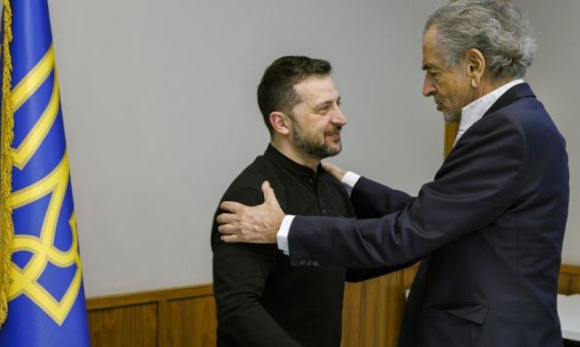 Sionistický vojnový štváč Bernard-Henry Lévy, Zelenskyj a miliardové odstupné