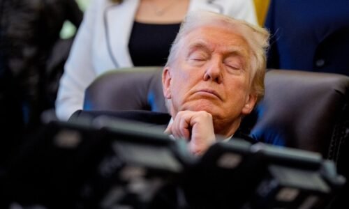 Kto striehne aby ho nahradil? Trump sa mení na Bidena v čase kedy by sa mal prebudiť Kto striehne aby ho nahradil? Trump sa mení na Bidena v čase kedy by sa mal prebudiť