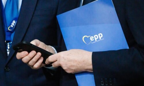 “Un mariage toxique” : les partenaires du Parti populaire européen refusent le divorce, malgré son flirt avec l’extrême droite