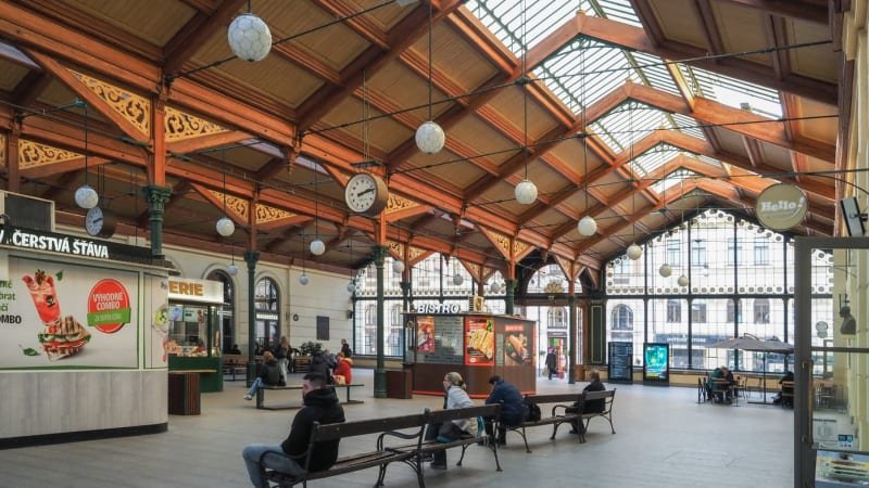 Zátah kvůli Masarykovu nádraží i dostavbě D3. Policie řeší předražení, ŘSD se brání Zátah kvůli Masarykovu nádraží i dostavbě D3. Policie řeší předražení, ŘSD se brání