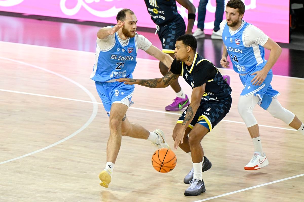 Slovan Bratislava natiahol negatívnu šnúru. Na domácej palubovke podľahol belgickému mužstvu