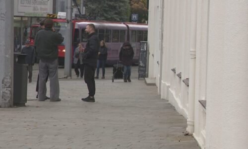 Muž se vloupal do hostelu v centru Bratislavy. Ukradl počítač, pak onanoval nad spící ženou Muž se vloupal do hostelu v centru Bratislavy. Ukradl počítač, pak onanoval nad spící ženou