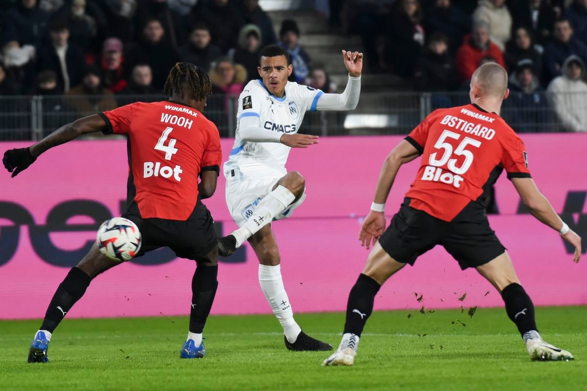 Tréner Marseille chválil obvineného násilníka Greenwooda: Zaplatil vysokú cenu, je to dobrý človek