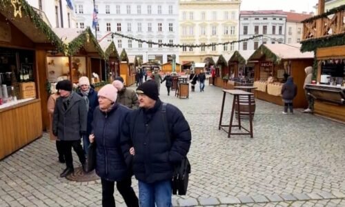 Kouzlo českých Vánoc ožívá: Na náměstích už voní svařák. Kam vyrazit za sváteční atmosférou?