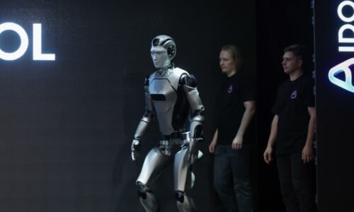 Ruský trapas: Robot chodil jako opilý, pak se skácel k zemi. Videu se smějí i v Moskvě Ruský trapas: Robot chodil jako opilý, pak se skácel k zemi. Videu se smějí i v Moskvě