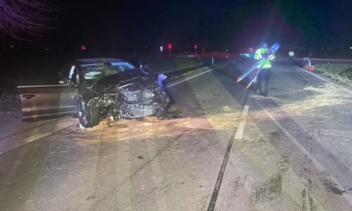 Tři mrtví na Svitavsku: Po srážce dvou aut zasahoval i vrtulník, silnice je uzavřena