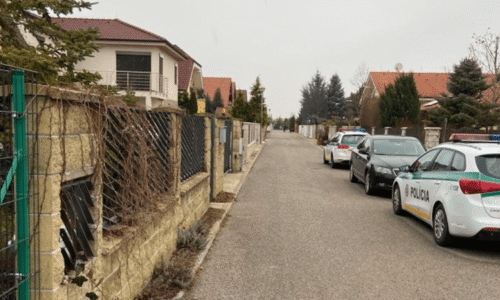 Opili ji, bili a fotili nahou. Za otřesnou šikanu 11leté dívky v Miloslavově padl první trest Opili ji, bili a fotili nahou. Za otřesnou šikanu 11leté dívky v Miloslavově padl první trest