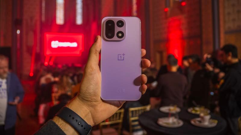 RECENZE: Obrovská baterie pro spoustu zábavy. Do Česka dorazil OnePlus 15 s velkou výdrží RECENZE: Obrovská baterie pro spoustu zábavy. Do Česka dorazil OnePlus 15 s velkou výdrží