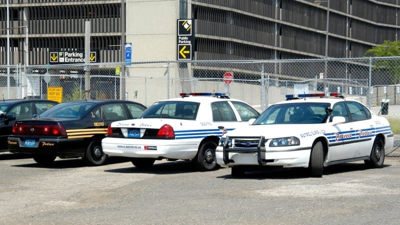 Trapas při soudním líčení v USA: Policista svědčil bez kalhot, stal se hitem internetu Trapas při soudním líčení v USA: Policista svědčil bez kalhot, stal se hitem internetu