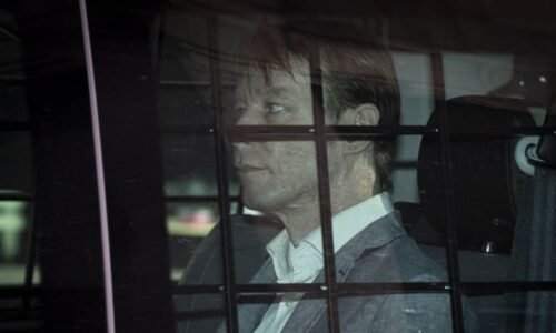 Hlavní podezřelý z únosu Maddie žije v lesích jako bezdomovec. Snaží se vycestovat z Německa