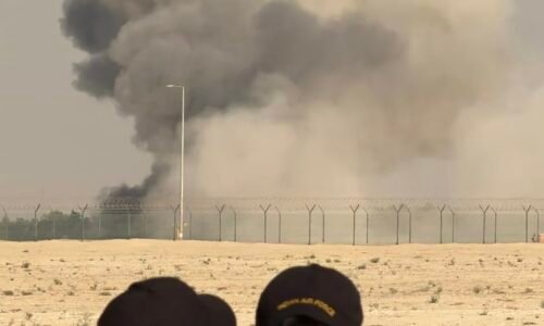 Neštěstí při dubajské show: Stíhačka se zřítila před zraky diváků, ukazují záběry. Pilot zemřel Neštěstí při dubajské show: Stíhačka se zřítila před zraky diváků, ukazují záběry. Pilot zemřel