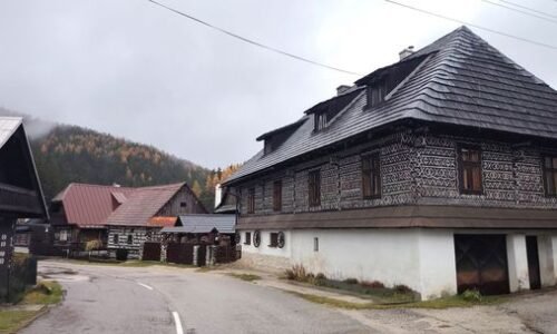 Záchrana alebo absurdnosť? Šimkovičová navrhla turnikety pre Čičmany. Nie sme zoo, reagujú miestni