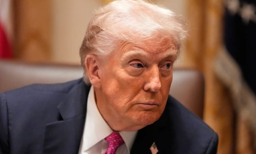 Trump chce po BBC omluvu a odškodnění za „zmasakrovaný“ projev. Jinak ji zažaluje o miliardu