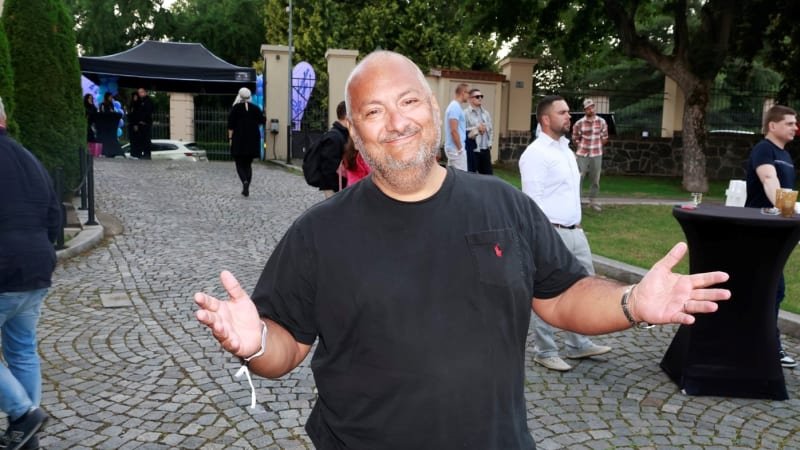 Nafotím ti zlatou svatbu, vzkázal Hezuckému fotograf. Ukázal snímky z moderátorovy veselky Nafotím ti zlatou svatbu, vzkázal Hezuckému fotograf. Ukázal snímky z moderátorovy veselky