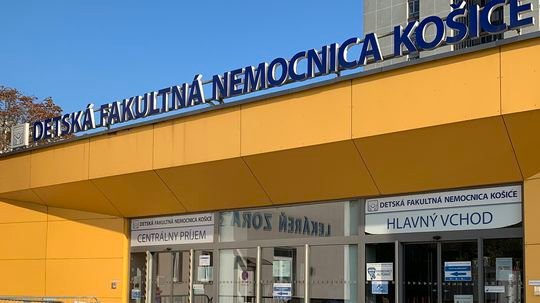 Útok nožom na Spiši: dvojročné dieťa je po napadnutí stále hospitalizované