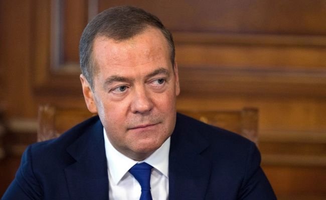 Dmitrij Medvedev: Mierovú zmluvu nepodpíše kyjevský klaun