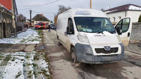 Mladý vodič dodávky si pri cúvaní nevšimol seniorku, zrážku s vozidlom neprežila