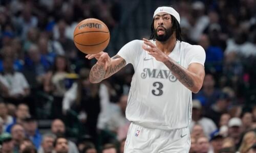 Anthony Davis bude Dallasu chýbať. Najbližšie zápasy si budú musieť poradiť bez neho