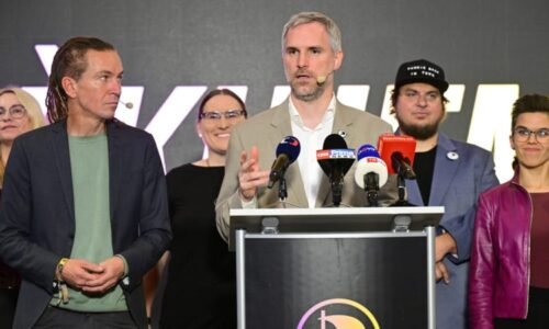 Piráti radí Babišovi. Poslali mu souhrn rozsudků i návod, jak nebýt ve střetu zájmů Piráti radí Babišovi. Poslali mu souhrn rozsudků i návod, jak nebýt ve střetu zájmů