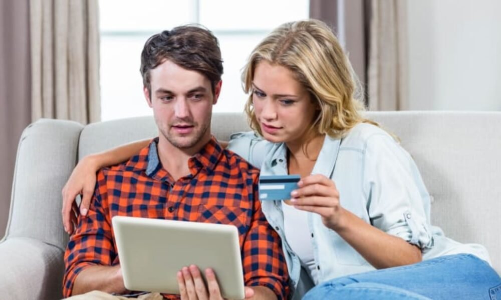 Nefunguje mobilní ani internetové bankovnictví. Odstávka známé banky omezí i provoz poboček