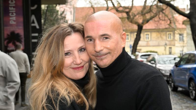 Rudolf Hrušínský se oženil až před padesátkou v Itálii. Vzal si krásnou manažerku