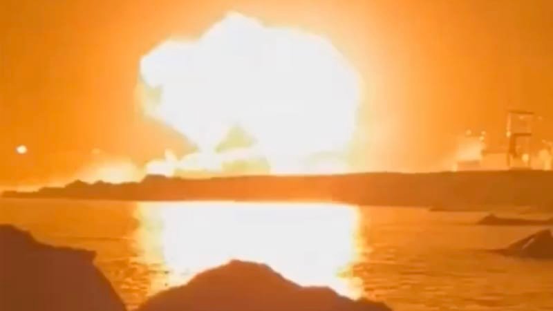 Ukrajina zasáhla obří rafinérii, klíčového výrobce ropy. Ochromila i Transsibiřskou magistrálu