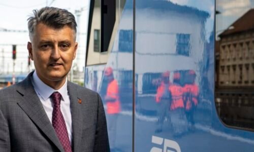 Šéf Správy železnic by měl být odvolán po víkendu, říká Kupka. Chystá se mimořádné jednání Šéf Správy železnic by měl být odvolán po víkendu, říká Kupka. Chystá se mimořádné jednání