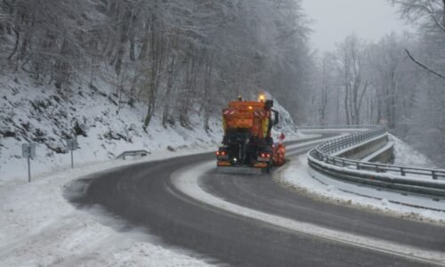 Župní cestári v teréne zabezpečujú zjazdnosť regionálnych ciest počas sneženia