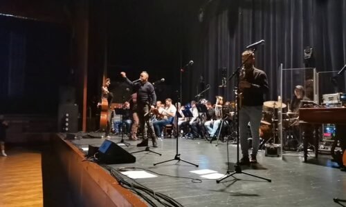 Kultúra Topoľčany: V Dome kultúry Topoľčany už prebieha skúška Kandráčovci, Dychovej hudby MV SR a Folklórneho súboru Klnka. Koncert začína o 17:00. Zopár vstupeniek je ešte v predaji tu: Kultúra Topoľčany: V Dome kultúry Topoľčany už prebieha skúška Kandráčovci, Dychovej hudby MV SR a Folklórneho súboru Klnka. Koncert začína o 17:00. Zopár vstupeniek je ešte v predaji tu: