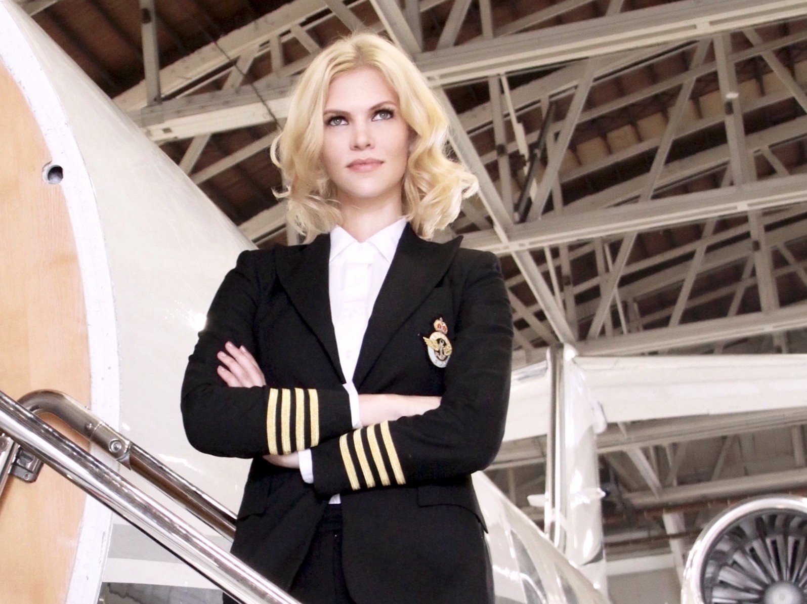 Epsteinove súkromné lietadlá pristáli aj na Slovensku. Miroslav Lajčák ako minister zahraničia písal Jeffreymu Epsteinovi, že masáž bola najlepšia časťou jeho výletu v Spojených arabských emirátoch, ktorého sa v novembri 2018 pred svojou demisiou zúčastnil aj s manželkou Epsteinove súkromné lietadlá pristáli aj na Slovensku. Miroslav Lajčák ako minister zahraničia písal Jeffreymu Epsteinovi, že masáž bola najlepšia časťou jeho výletu v Spojených arabských emirátoch, ktorého sa v novembri 2018 pred svojou demisiou zúčastnil aj s manželkou